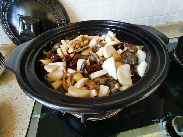Stewed Turtle with Coprinus and Mushroom in Claypot recipe