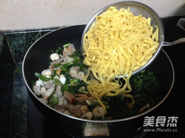 Golden Noodles with Hoisin Sauce recipe