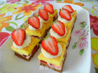 Romantic Pastry in Spring-strawberry Black and White Match recipe