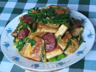 Stir-fried Pressed Tofu with Green Garlic Sausage recipe