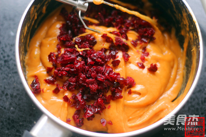 Caramelized Cranberry Madeleine recipe