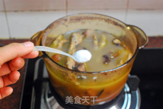 Chestnut Chicken Feet Seafood Soup recipe
