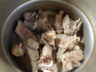 Oily Gluten Broad Bean Meat Bone Soup recipe