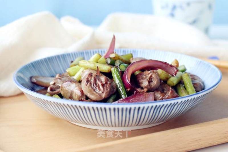 Stir-fried Chicken Hearts with Onion Garlic Moss recipe