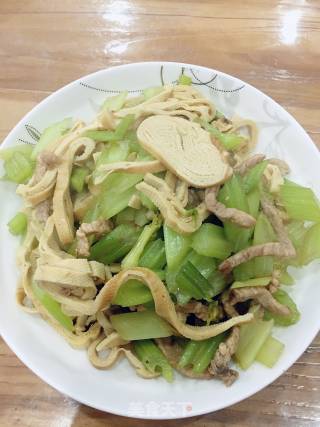 Stir-fried Celery with Pork Bean Rolls recipe