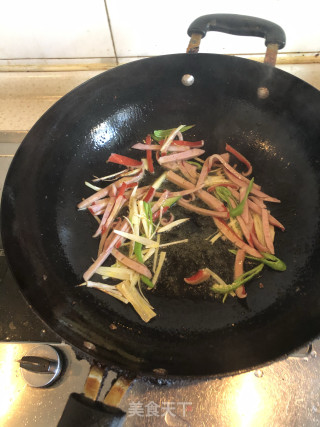 Stir-fried Red Intestine with Fruit and Cucumber recipe