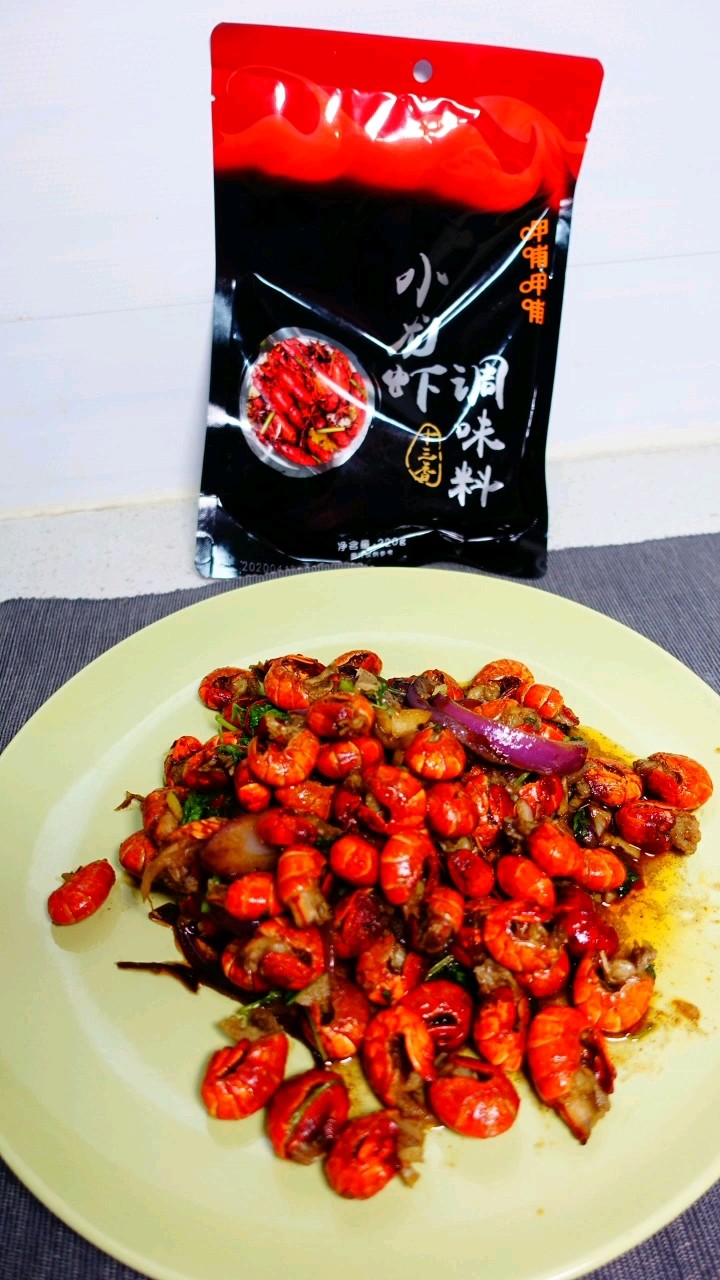 Stir-fried Spicy Crayfish and Shrimp Tails
