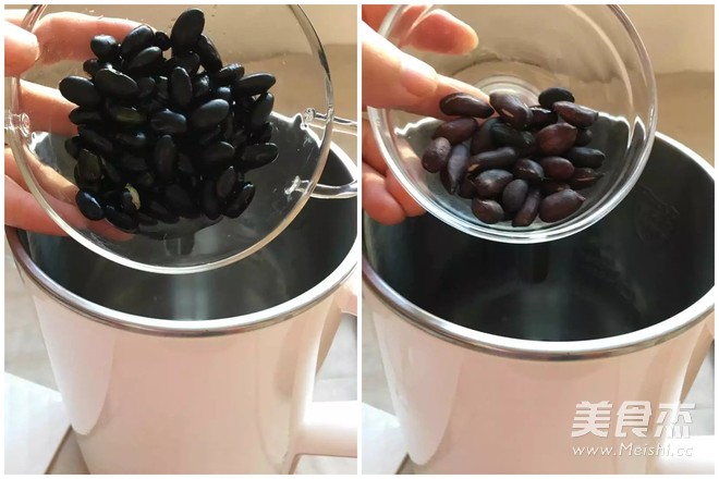 Nourish The Liver and Kidney, Strengthen The Muscles and Bones, Warm The Stomach and Intestines (black Five-grain Soy Milk) recipe