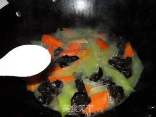 A Healthy Vegetarian Dish from Qijiu Xingxing Home-stir-fried Lettuce with Fungus recipe