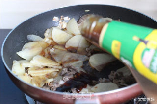 Stir-fried Beef with Hot Pepper and Potato Chips recipe