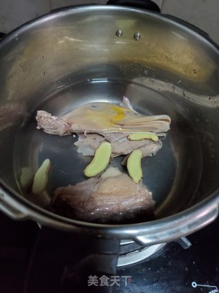 Duck Skeleton Yam in Clay Pot recipe