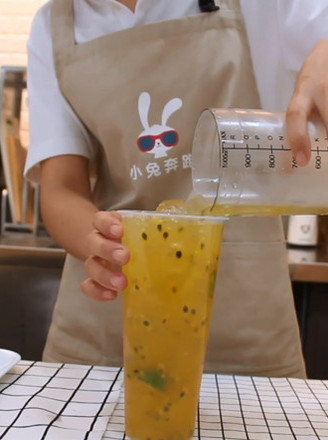 How to Make A Full Cup of Passion Fruit in Hi Tea-the Rabbit Running Milk Tea Teaches recipe