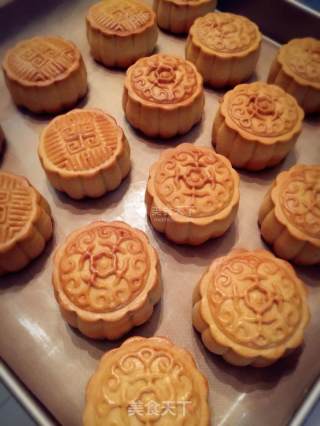 #新良第一届烤培大赛#cantonese Style·egg Yolk Bean Paste Mooncake recipe