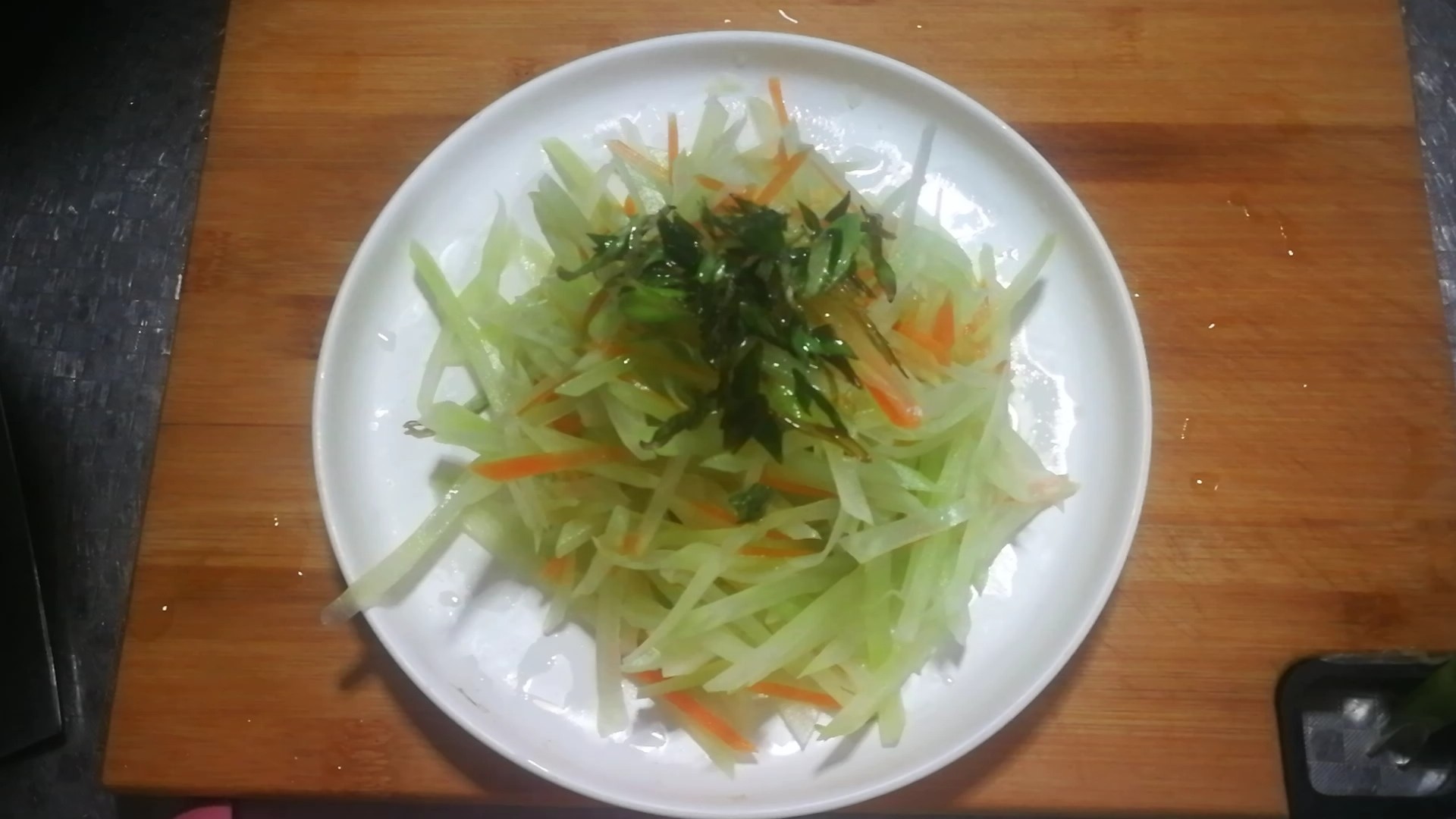 Shredded Lettuce with Shrimp Paste recipe