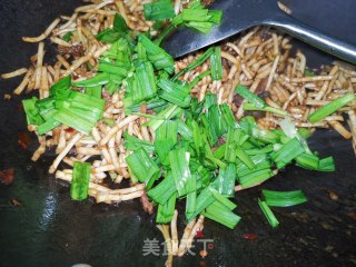 Stir-fried Beef with Houttuynia Cordata recipe