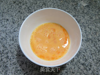 Hor Fun with Eggs and Mustard Strips recipe