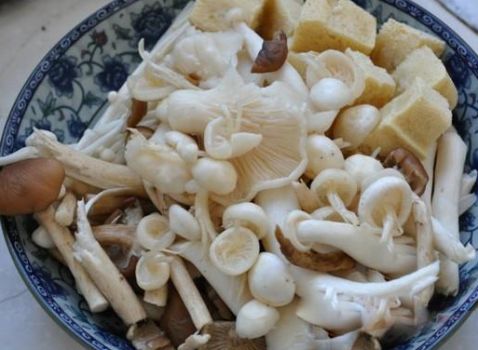 Enoki Mushroom and Red Dates Wolfberry Soup recipe