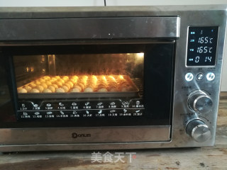 Sesame Baked Bun recipe