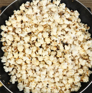 Butter Popcorn~a Must-have Food for Home Theater recipe