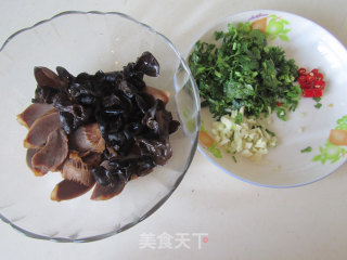 Duck Gizzards Mixed with Coriander Fungus recipe