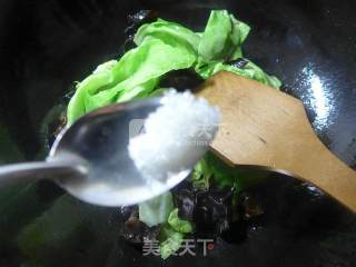 Stir-fried Cabbage with Black Fungus recipe