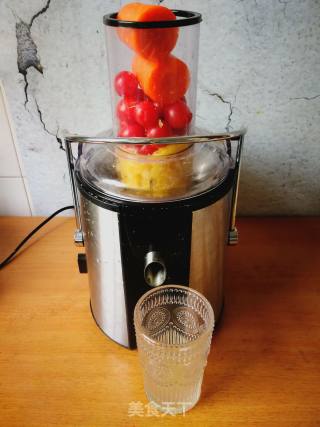 Pineapple Carrot Cherry Tomato Juice recipe