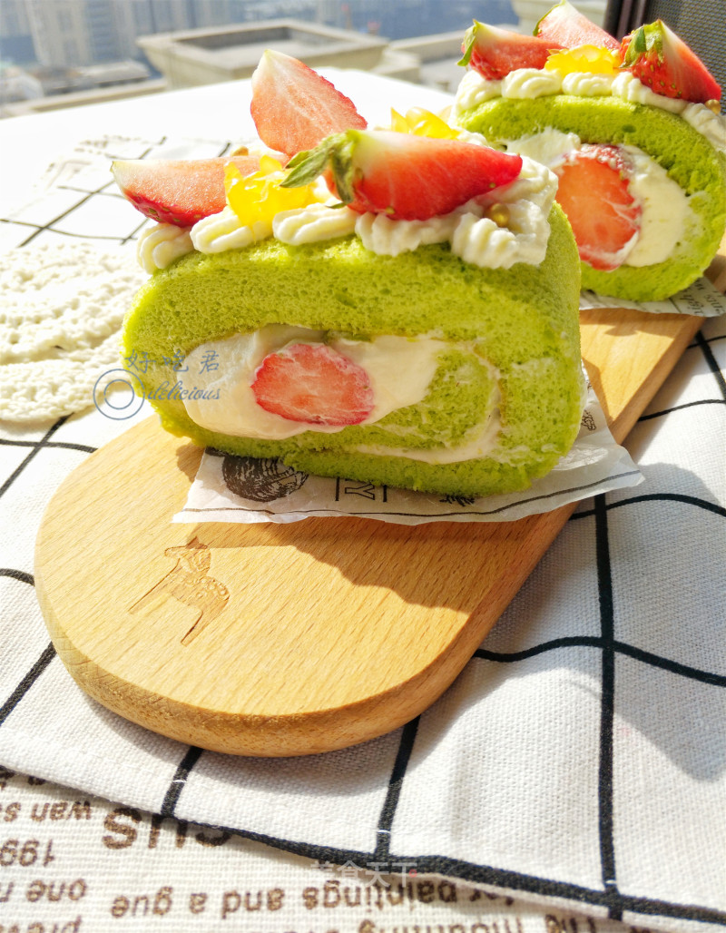 Strawberry Cream Cake Roll recipe