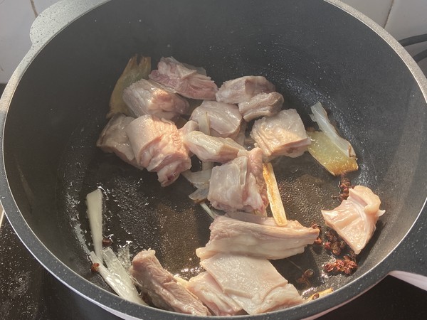 The Homemade Way of Braised Lamb Chops, It's Good with Rice and Wine recipe