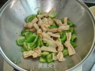 Stewed Yuba Knot with Green Pepper recipe