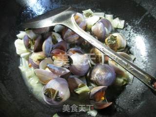 Boiled Clams with Pickled Cabbage recipe