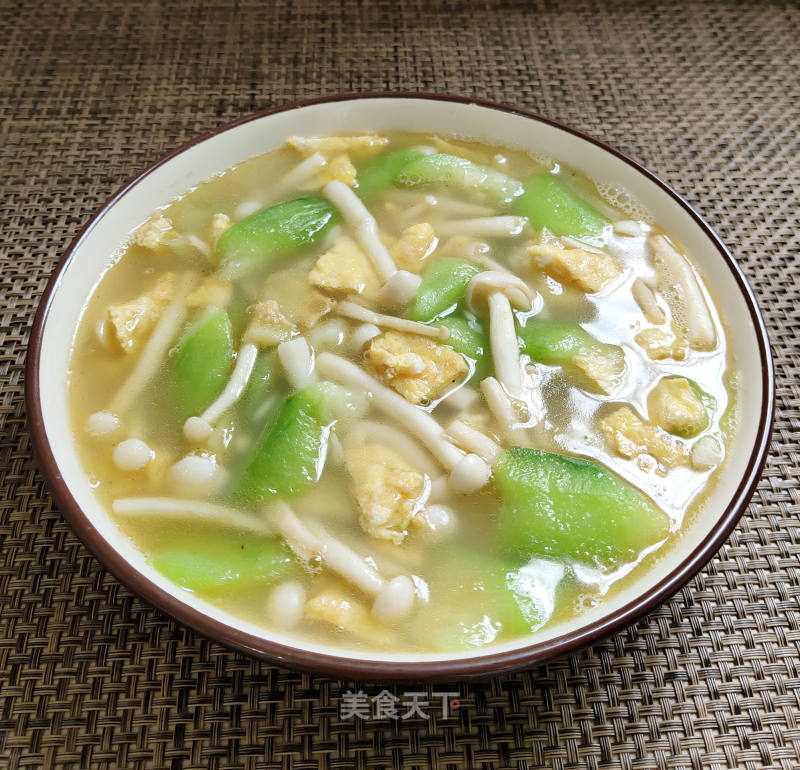 White Jade Mushroom and Loofah Soup recipe