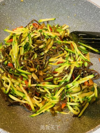 Zucchini, Fungus and Pickled Pork with Pepper recipe