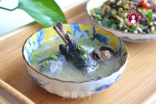 Three Kinds of Black-bone Chicken-black-bone Chicken Soup, Black-bone Chicken Wonton, Fried Black-bone Chicken Mixed recipe