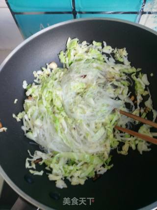 Stir-fried Vermicelli with Cabbage recipe