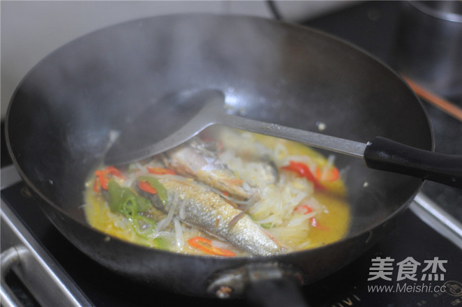 Braised Fish with Shredded Radish recipe
