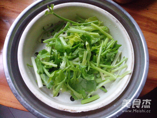 Celery Stir-fried Pork Sausage recipe