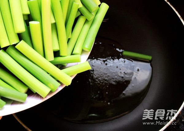 Stir-fried Shredded Pork with Garlic Moss recipe