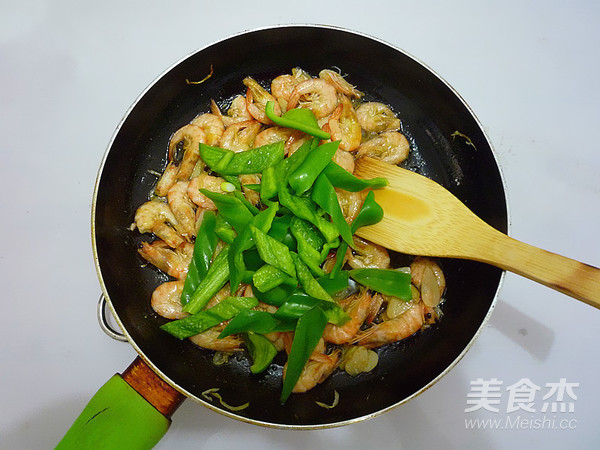 Stir-fried Shrimp with Green Pepper recipe