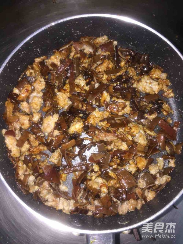Black Fungus with Minced Meat and Rice Noodles recipe