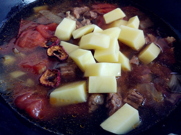 Tomato and Potato Beef Soup recipe