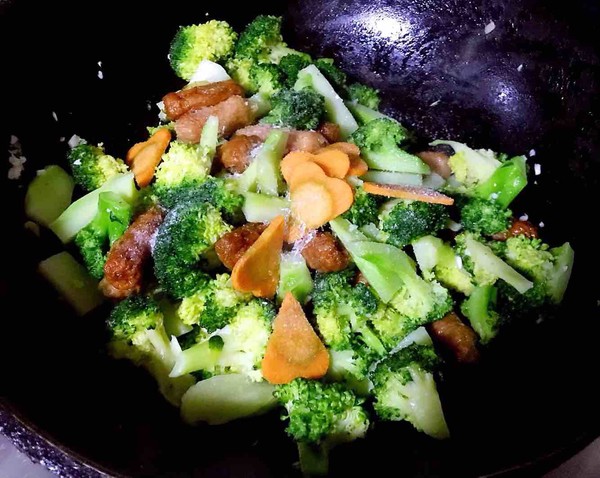 Stir-fried Baby Intestines with Garlic Broccoli recipe