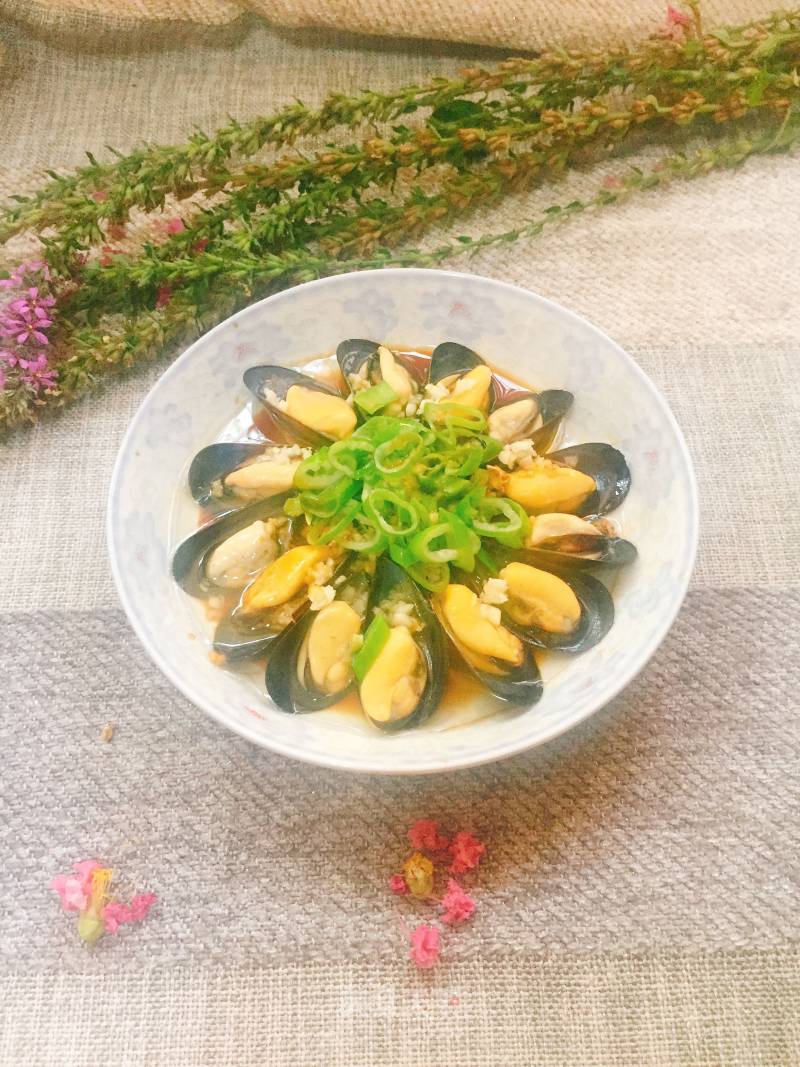 Mussels with Scallion Oil recipe