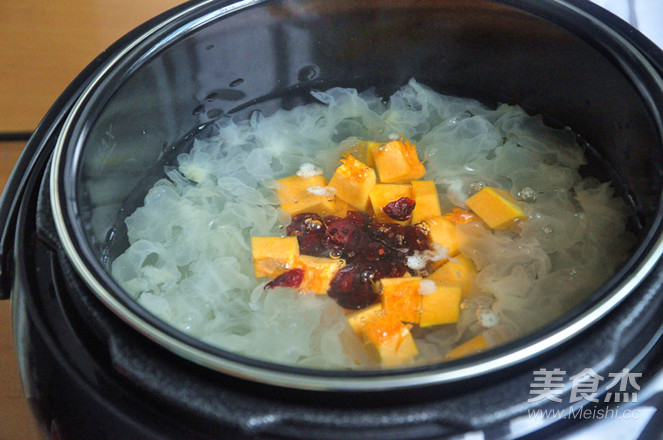 Cranberry Pumpkin Tremella Soup recipe