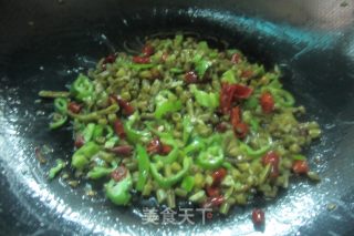 Stir-fried Capers with Double Peppers-served with Noodles and Porridge recipe