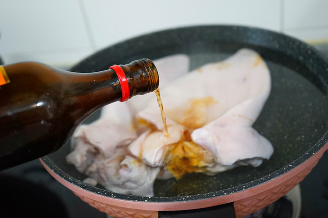 Spicy Stir-fried Pork Ears -------- Practice with Braised Pork Ears recipe