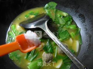 Beef Tendon Balls and Vegetable Core Rice Cake Soup recipe