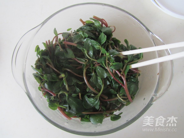 Purslane with Preserved Egg recipe