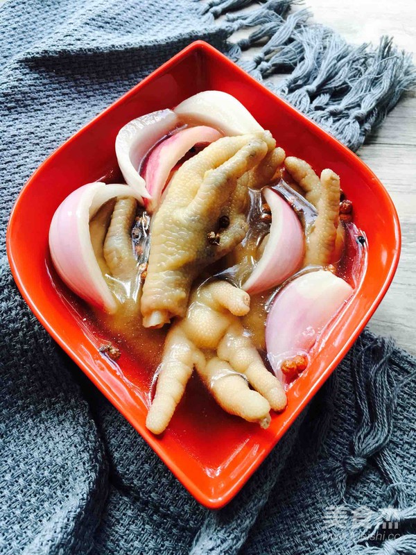 Sichuan-style Soaked Chicken Feet recipe