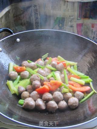Beef Balls Stir-fried Parsley recipe