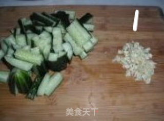 Northeastern Flavor-garlic Chili Sauce Mixed with Cucumber recipe